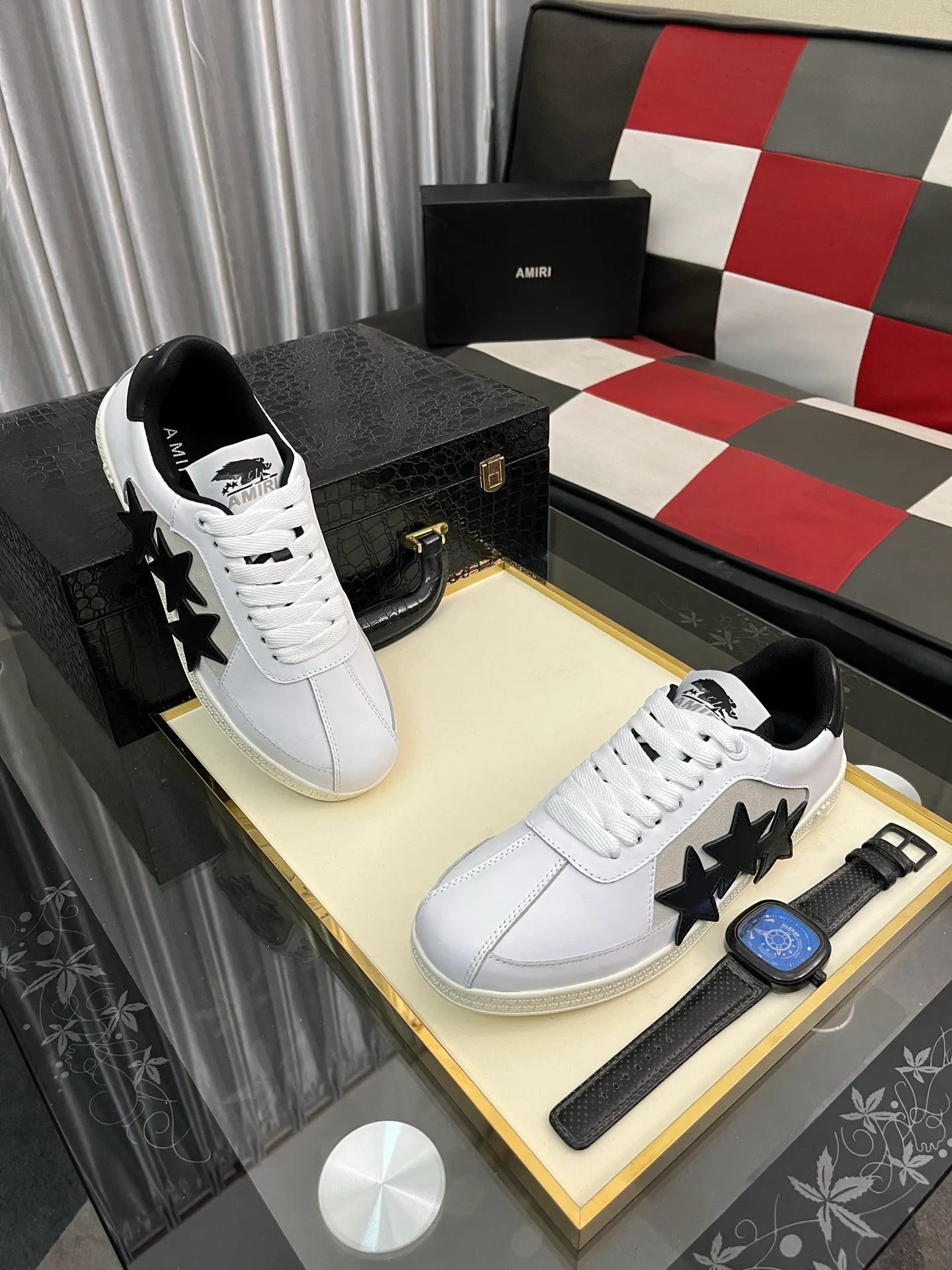 Men's shoes 💰420⌚️⌚️《AMIR*》New men's low-top casual sports sneakers bone shoes, another pair of irresistible bone shoes. Bone shoes are one of AMIRI's most popular items. They use first-layer cowhide uppers. The side bones are made of two cowhide laminations. They have a three-dimensional feel. The leather incisions are all oil-edged. Contrasting color design. Simple style. Fashionable sports. Customized metal LOGO nameplate to embellish shoelaces. Exclusive control of top version. Supports comparison. Breathable mesh lining Original rubber outsole A must-have item for daily leisure Suitable for various occasions Check it out if you pursue high quality Super cool uppers Size: 38-446️⃣ Colors available